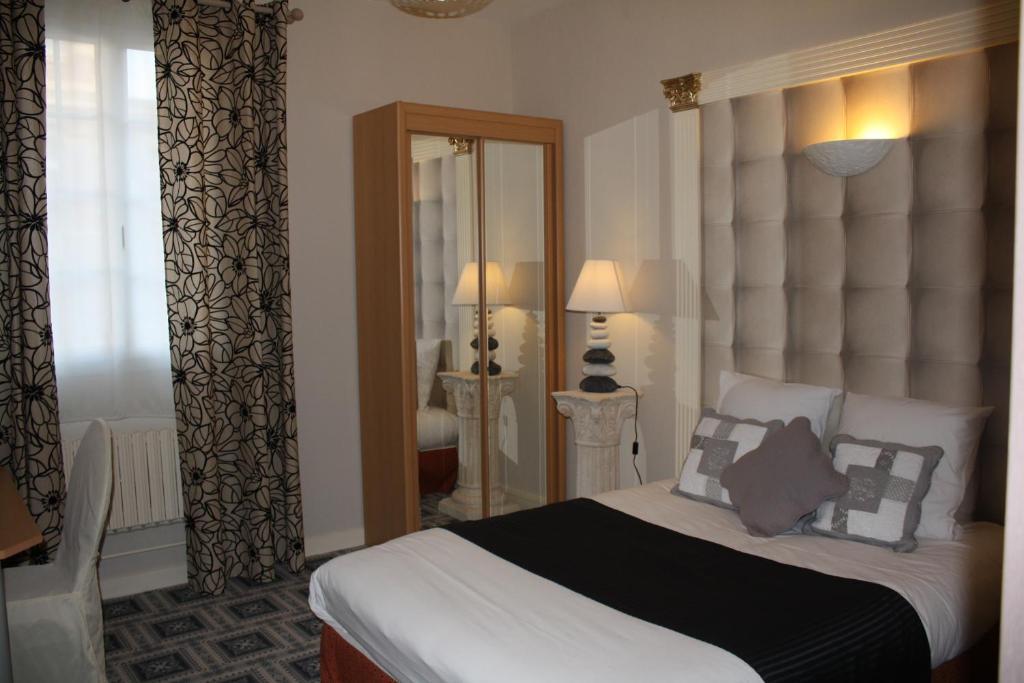 Manoir Saint Eloi Hotel Noyon Room photo